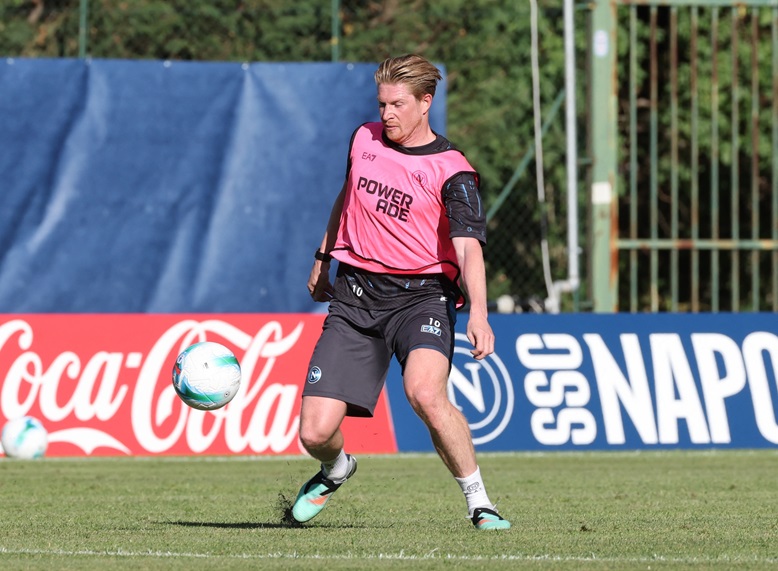 De Bruyne abraça recomeço no Napoli após saída do City