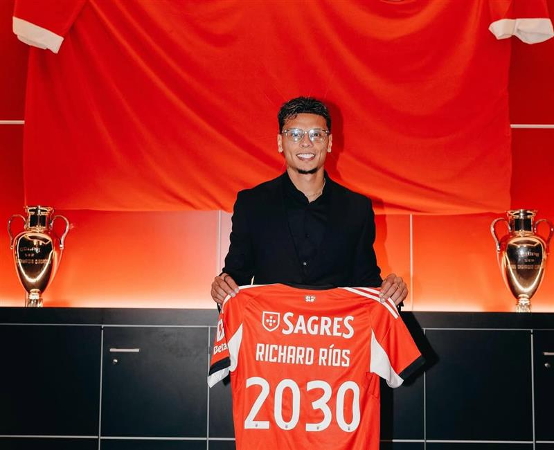 Richard Ríos estreia em vitória do Benfica e encanta imprensa local: ‘Ele e mais 10’
