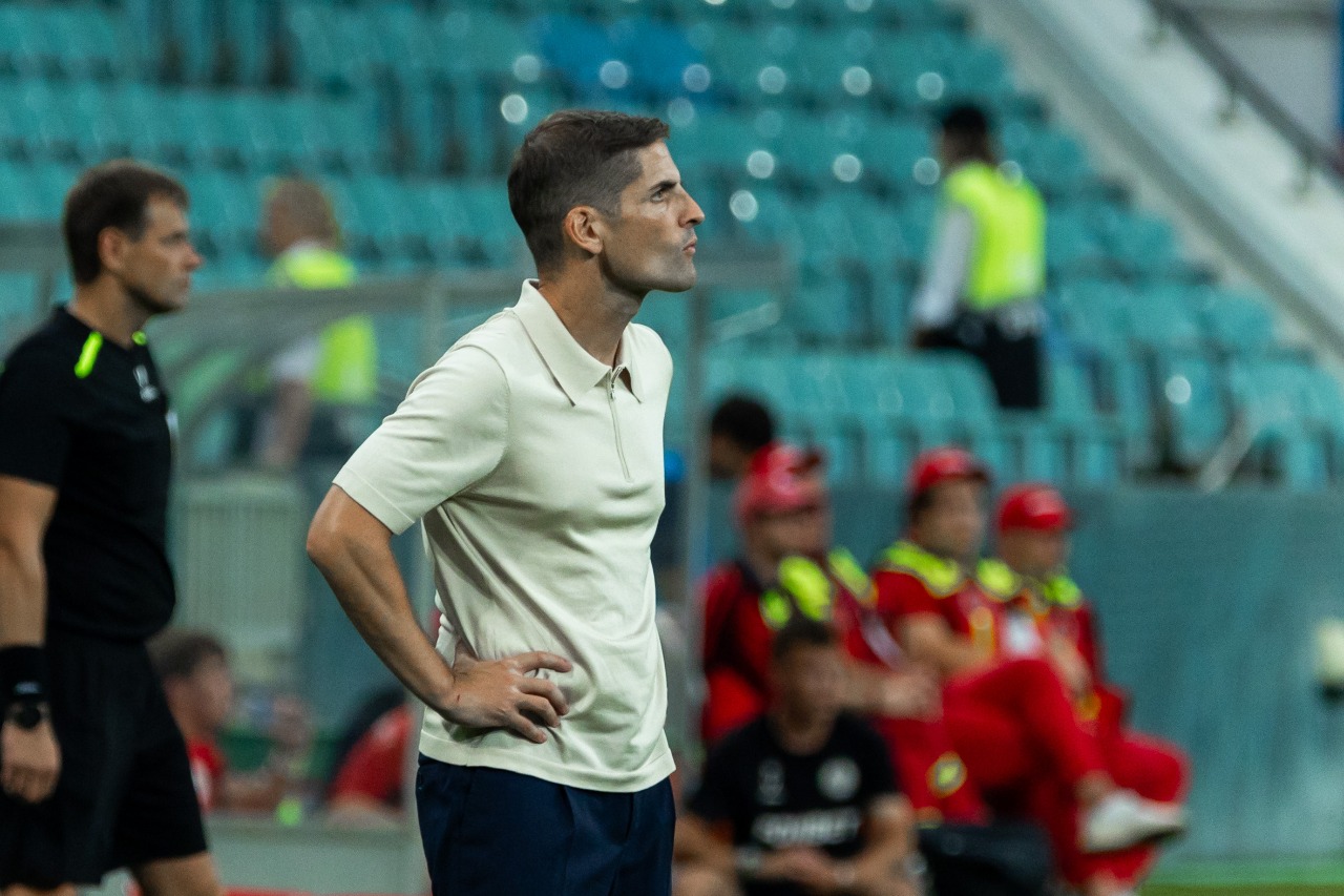 Ex-técnico da Espanha quer doar salário após seu atual time levar goleada: ‘vergonha’