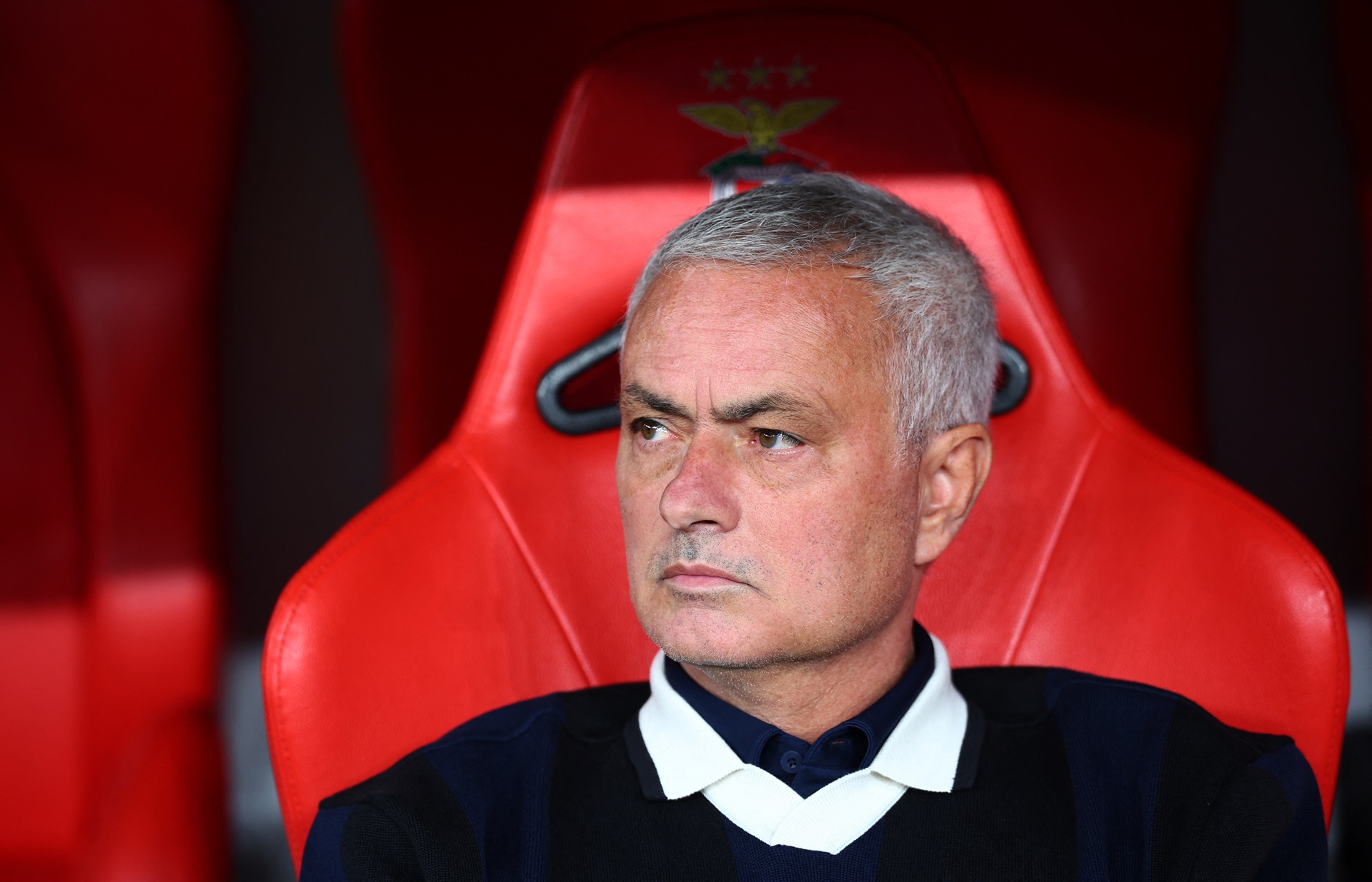 Fenerbahçe anuncia demissão do técnico Mourinho