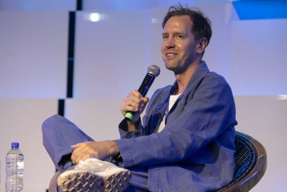 F1 deve acelerar para se tornar mais verde, diz Sebastian Vettel em visita ao Brasil