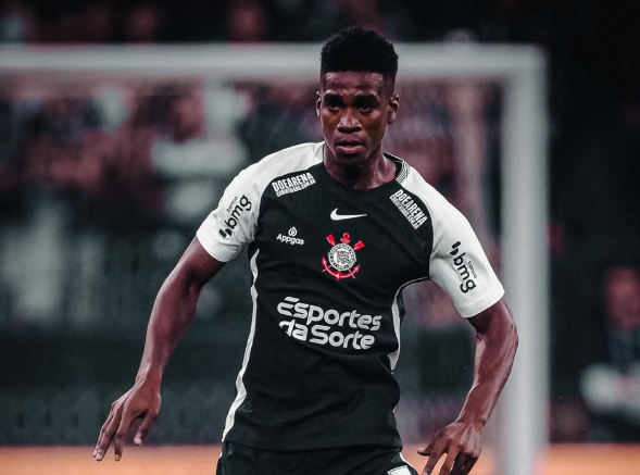 Fifa proíbe Corinthians de registrar reforços por dívida referente a Félix Torres