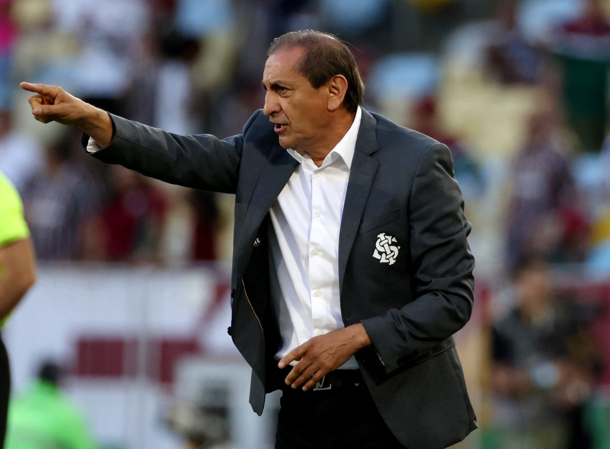 Técnico do Inter diz que ‘futebol é para homens, não para meninas’ após gol anulado