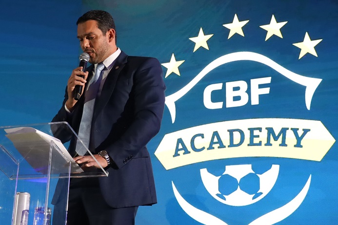 Presidente da CBF descarta “Brasa” no uniforme da seleção: “Somos Brasil”