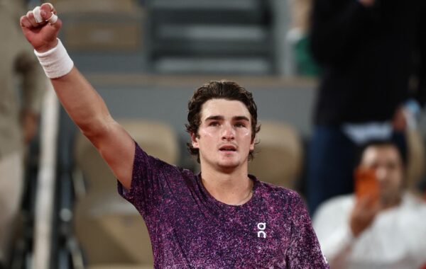 Após excelente campanha em Roland Garros, João Fonseca sobe cinco posições no ranking