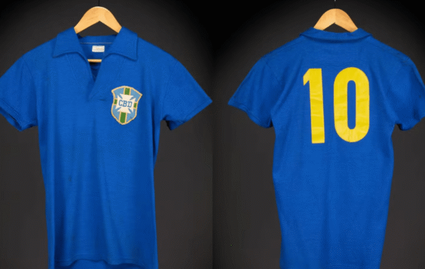 Camisa de Pelé da final da Copa de 58 vai a leilão com valor estimado de R$ 30 mi